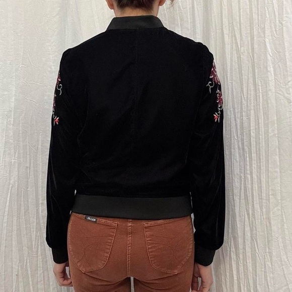Floral Embroidered Black Velvet Bomber Jacket size small - Picture 4 of 8